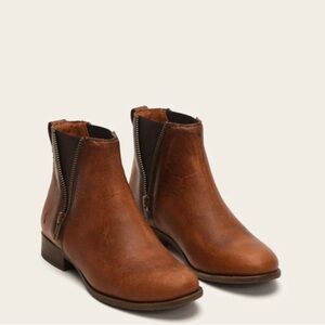 Frye - Carly Chelsea booties - size 10 - like new